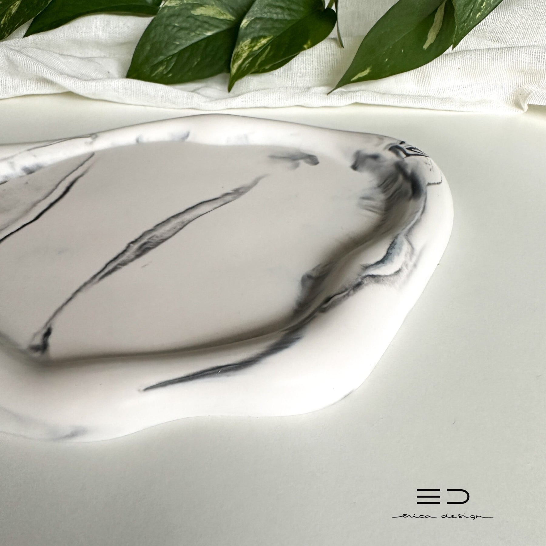 decorative tray wave | black and white