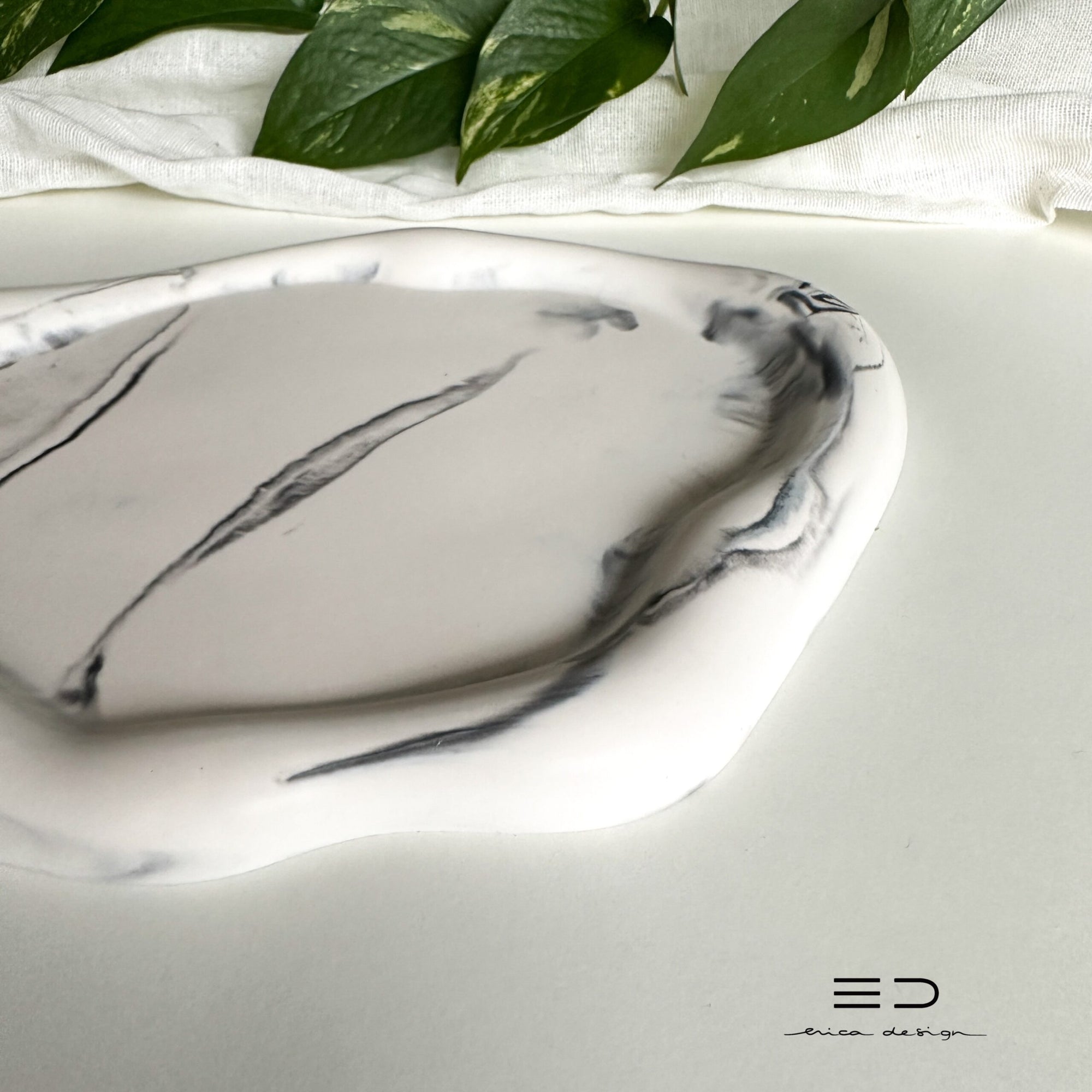 decorative tray wave | black and white