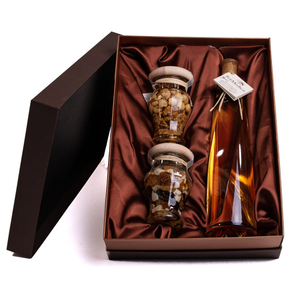 Luxusný set medu a brandy 0,5 L + 2x 250 g (Vlašské orechy a lieskovce/sušené ovocie v mede)