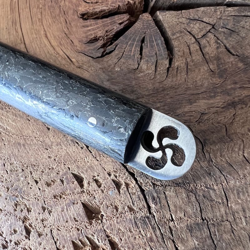 IRATY-couteau-basque-de-table-carbone-composite