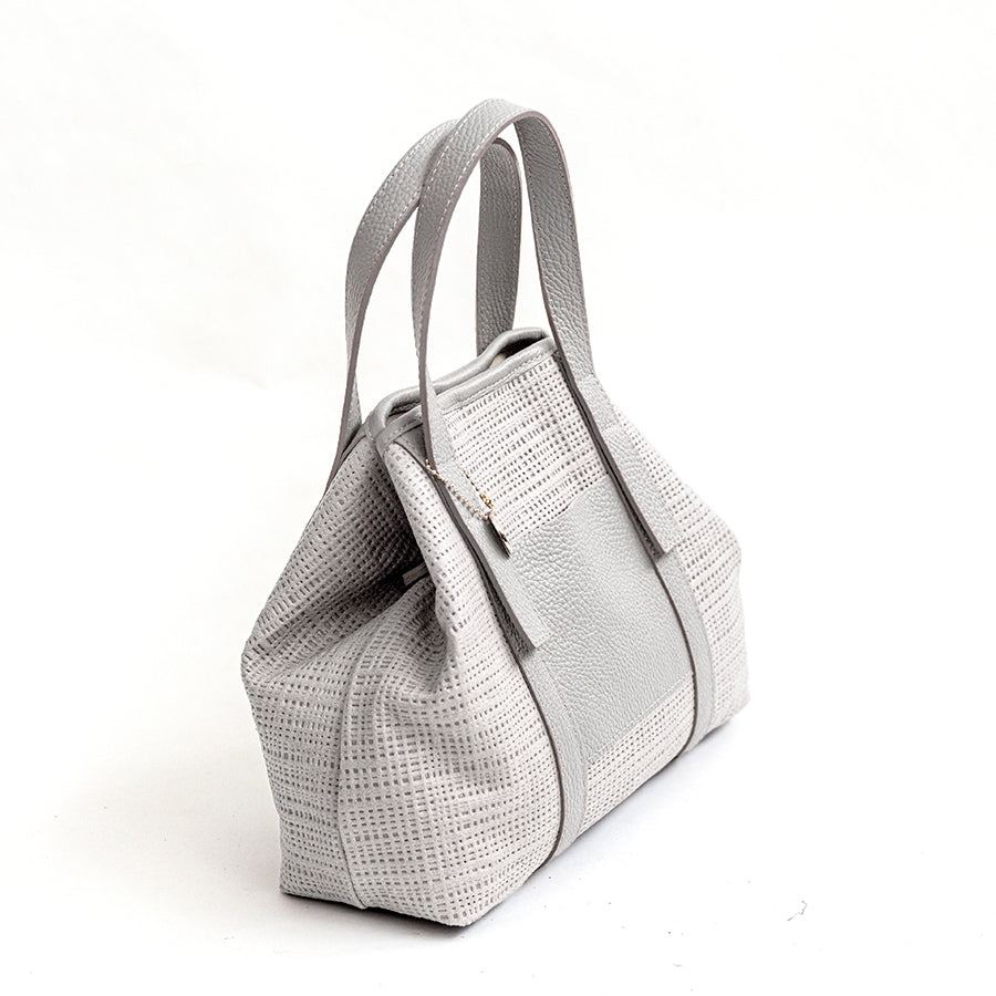 JAMAICA – Laser-cut leather bag in milk color