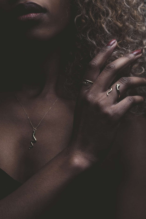 anello donna oro serpente con smeraldi