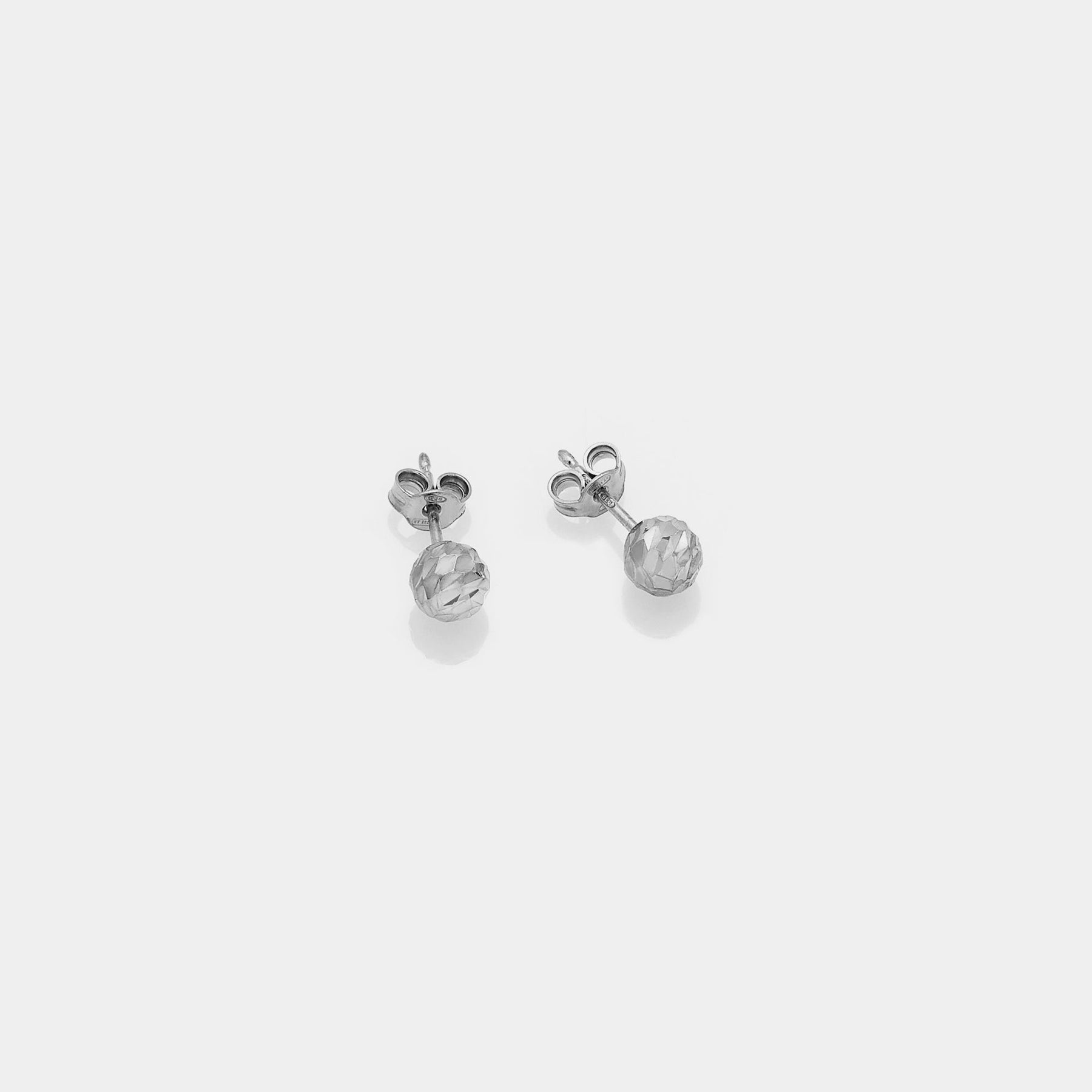 Rhodium-plated silver stud earrings LC107