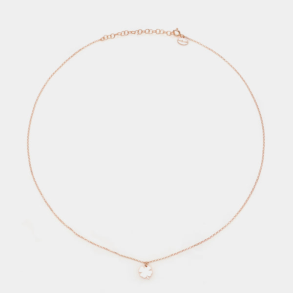 Collar de plata rosa con centro de trébol colgante