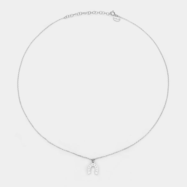 Collar de plata chapada en rodio con centro de herradura colgante
