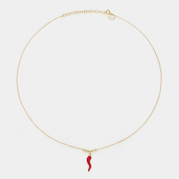 Collar de plata chapada en oro con colgante de cuerno esmaltado y 3 esferas facetadas a los lados