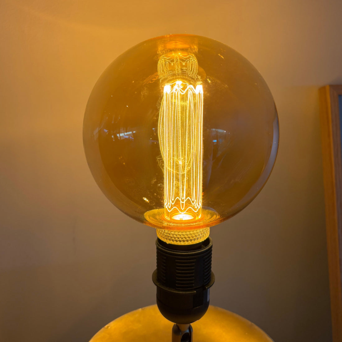 Vintage LED filament globe lamp L501G E27, 3-staps dimbaar, 1800K extra warmwit sfeerlicht