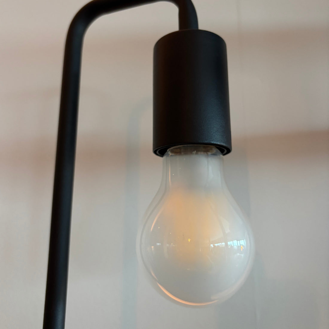 Dimbare LED lamp L801M met E27 fitting, warmwit 2700K, instelbaar in 3 stappen