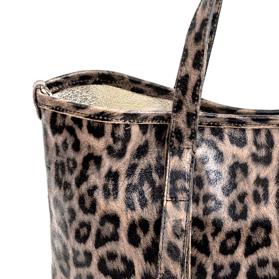 LEOPARD MAXI - Maxi shopping bag in glossy animal print leather