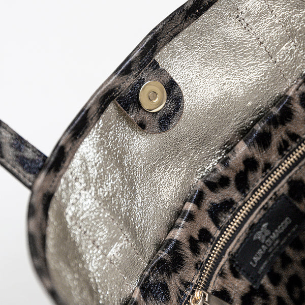 LEOPARD MAXI - Maxi shopping bag in glossy animal print leather