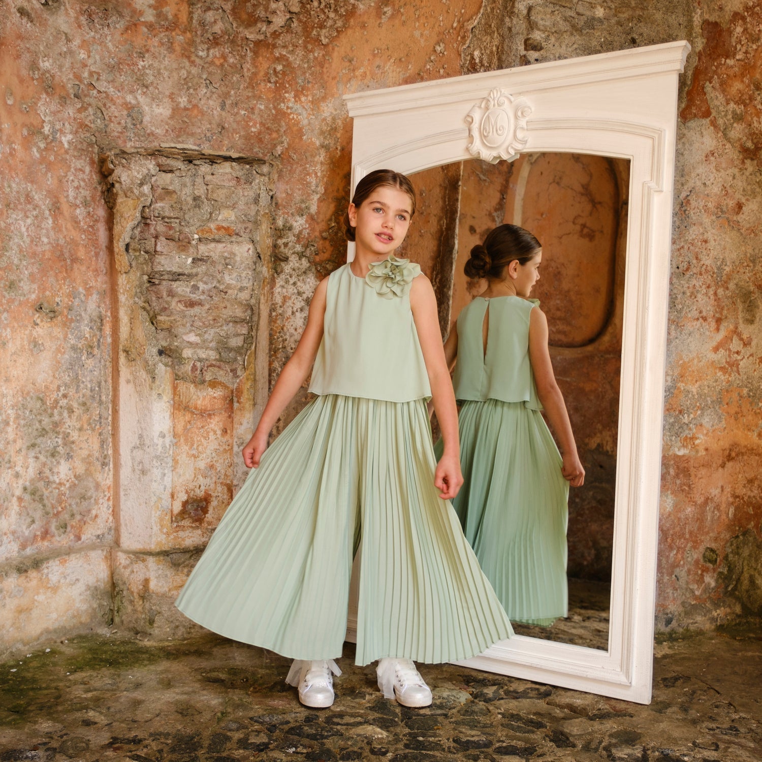 TUTA CON PANTALONE PLISSE'