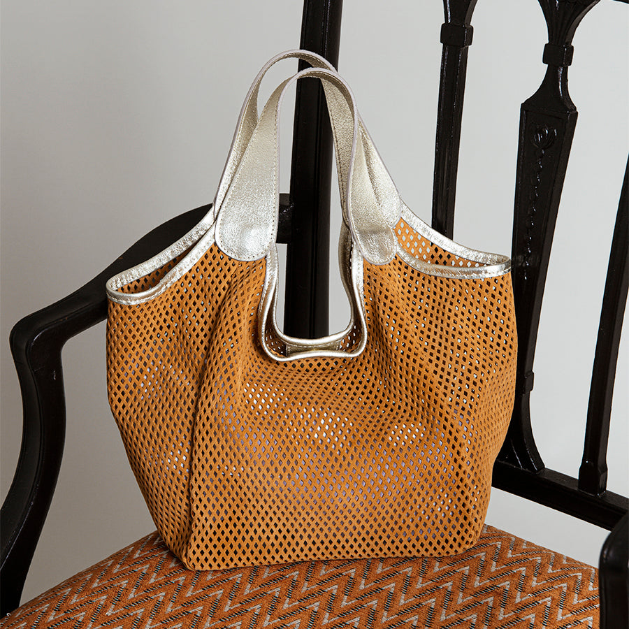 MAINE - Shopping in carved suede leather