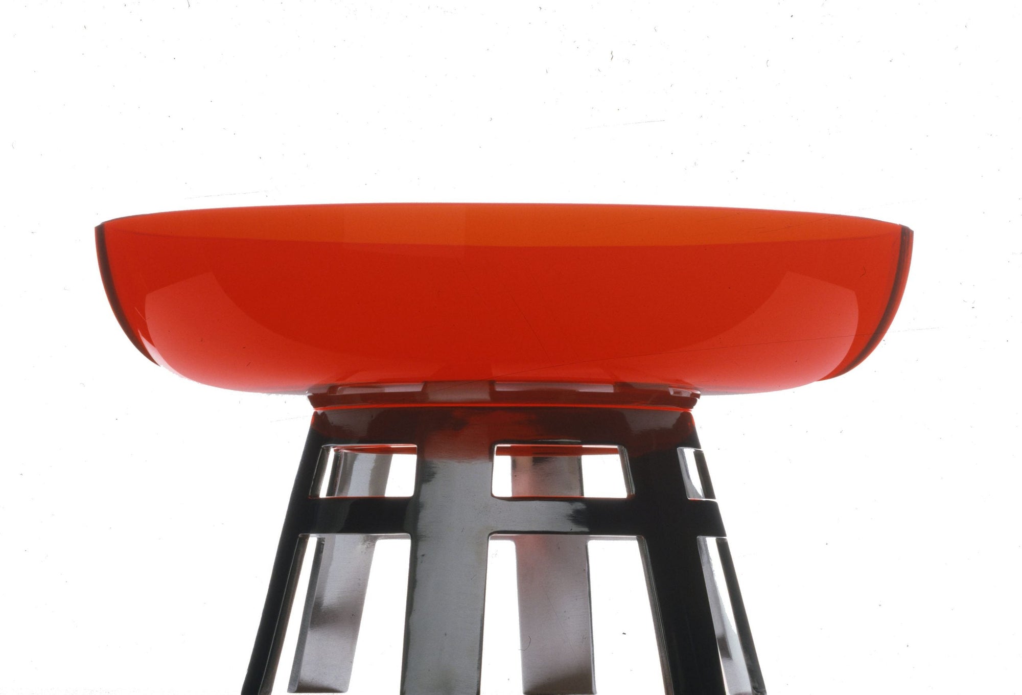 NUMA - RED ROUND TABLE
