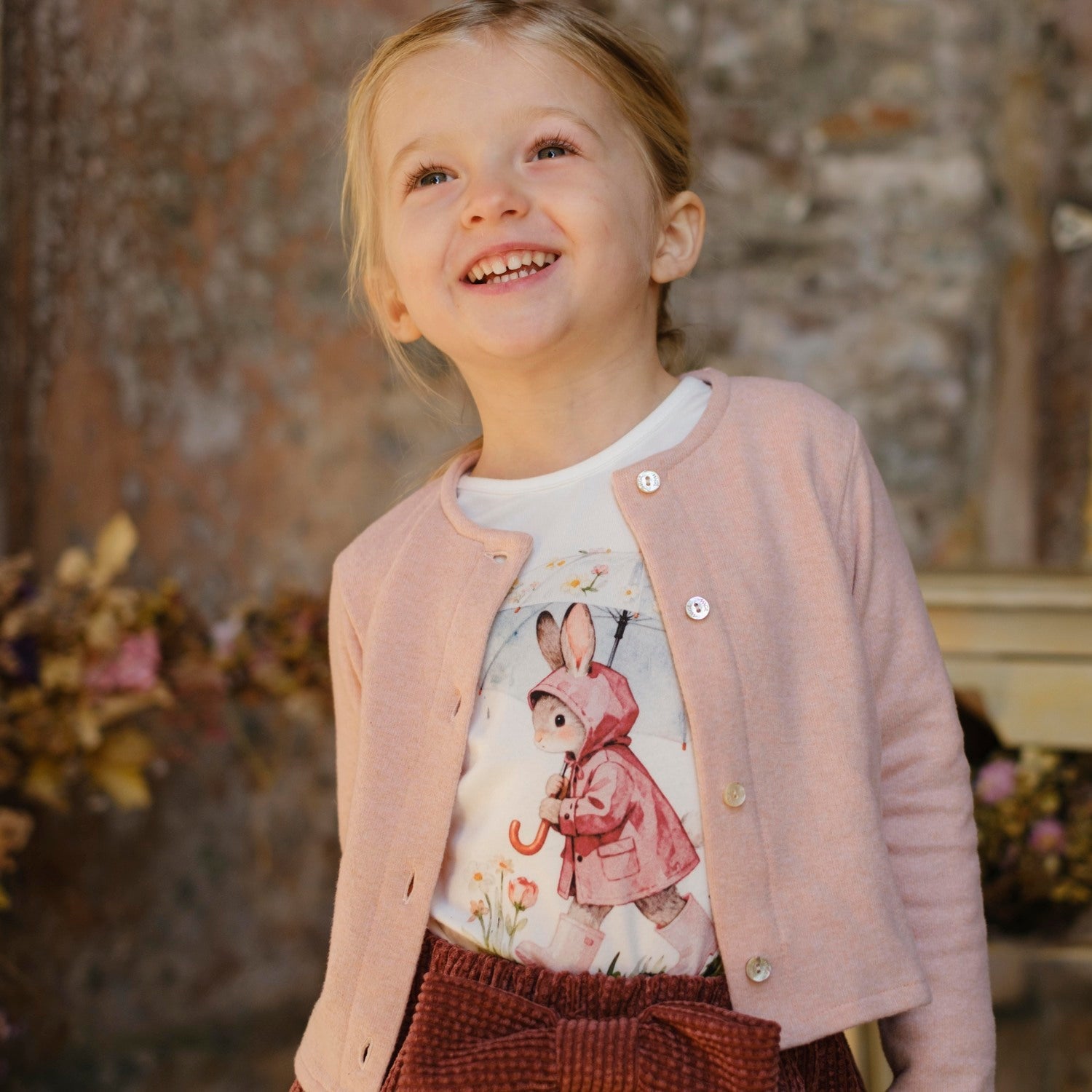 T-SHIRT STAMPA CONIGLIO CON OMBRELLO