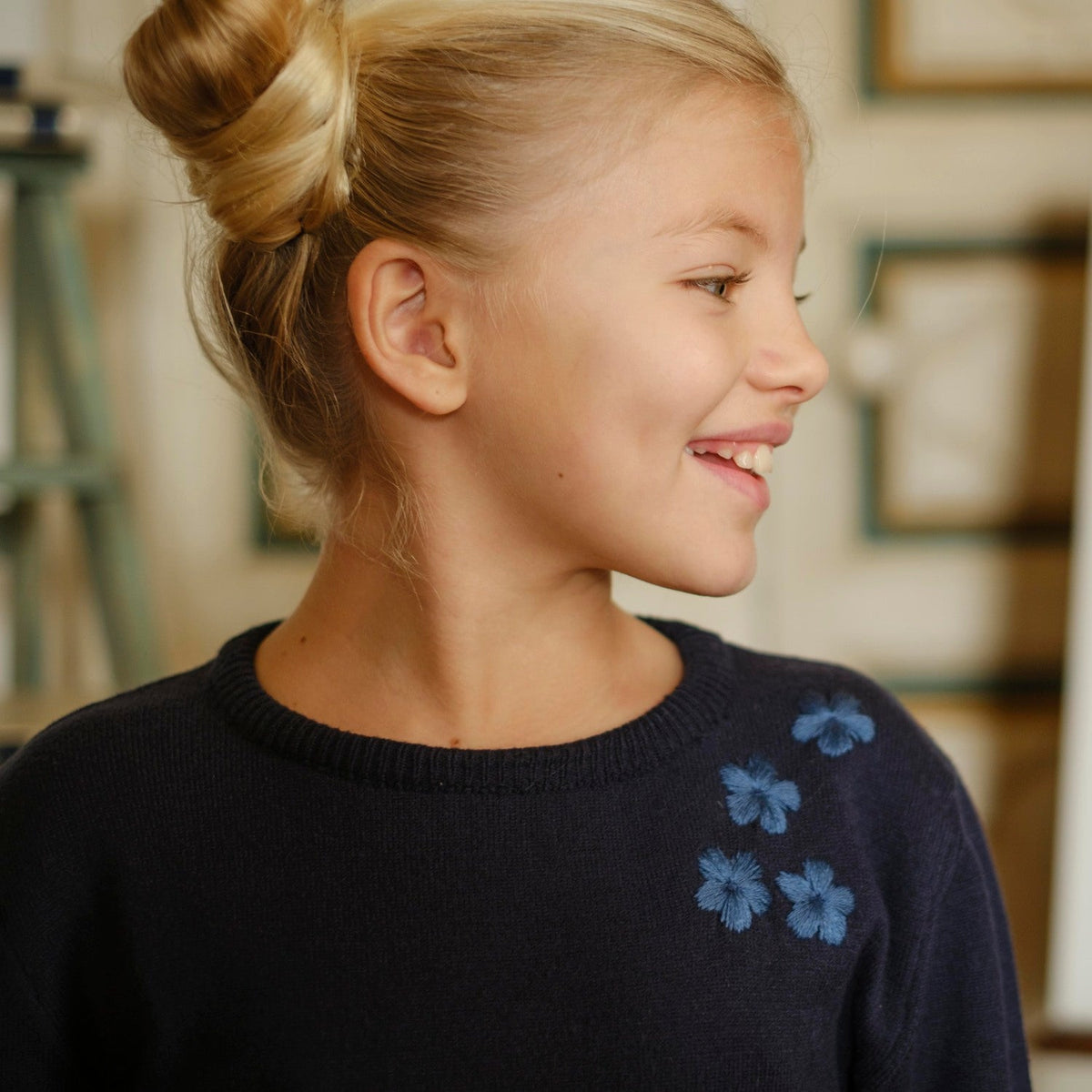 MAGLIONE CON RICAMO FIORI