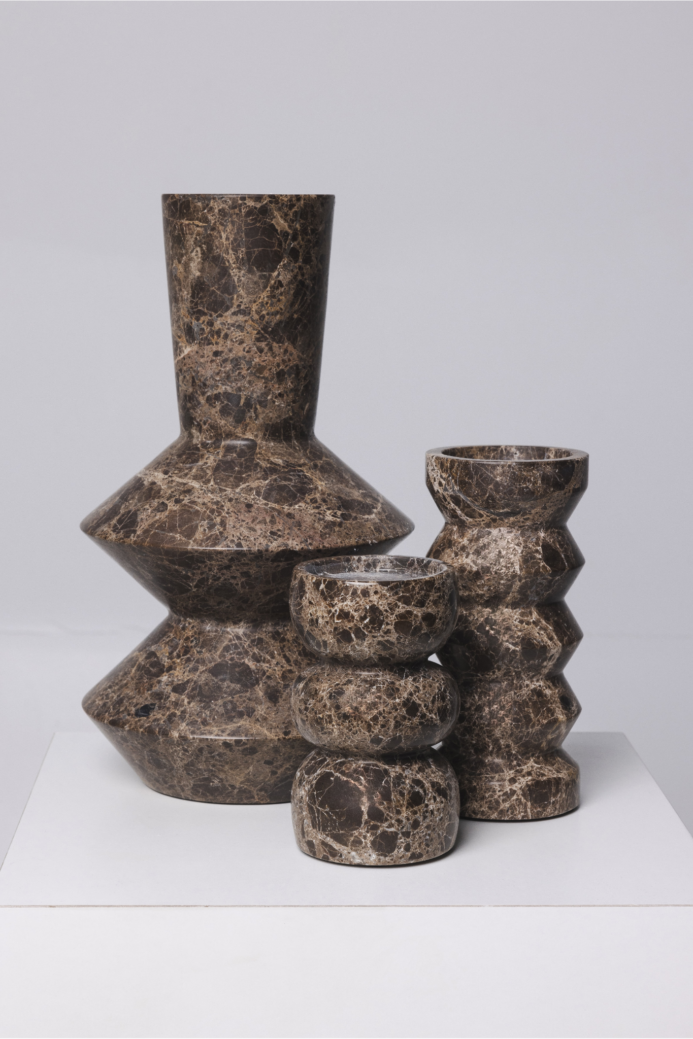 Jarrón Rombo H35cm de Mármol Dark Emperador