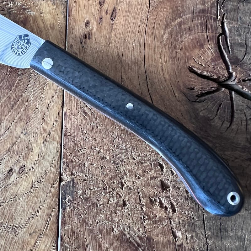 NAFARROA-couteau-basque-fibre-de-carbone-damas-inox