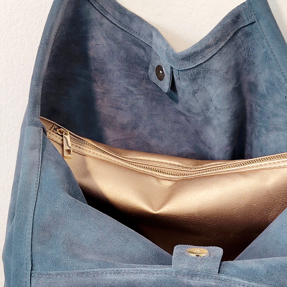 NEVADA - Shopping in suede jeans