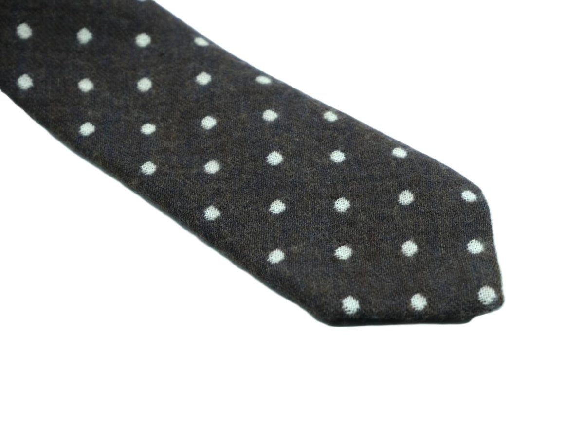 Dark brown tie with white polka dots in pure wool