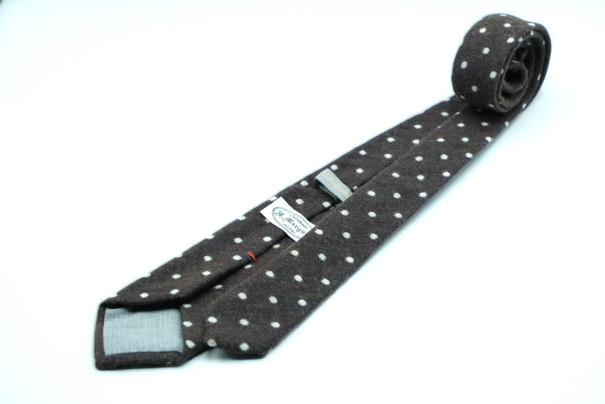 Dark brown tie with white polka dots in pure wool