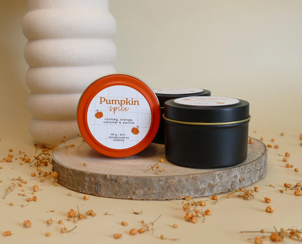 Pumpkin spice dišeča sveča oranžna