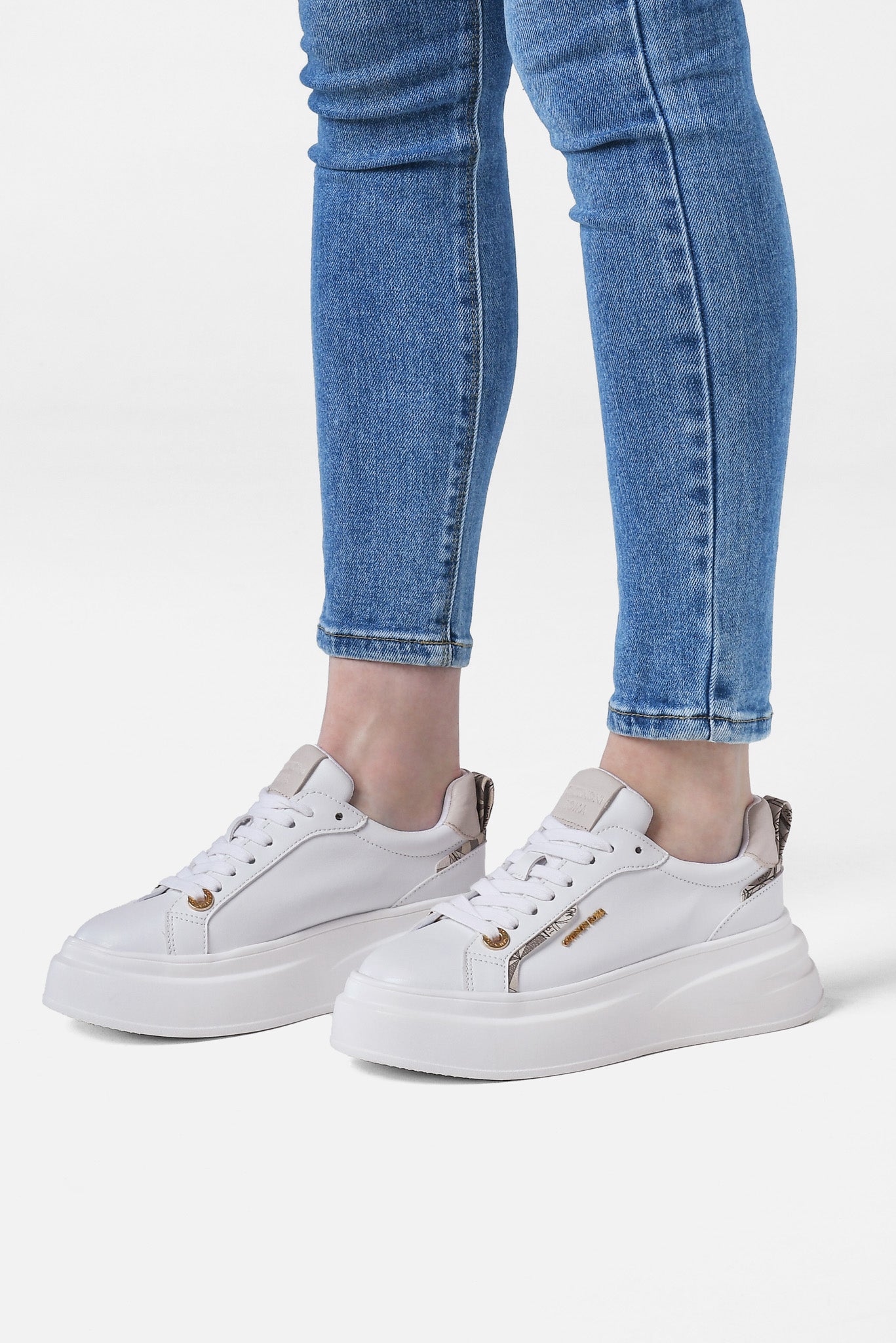 Floyd White Teodosia Sneaker