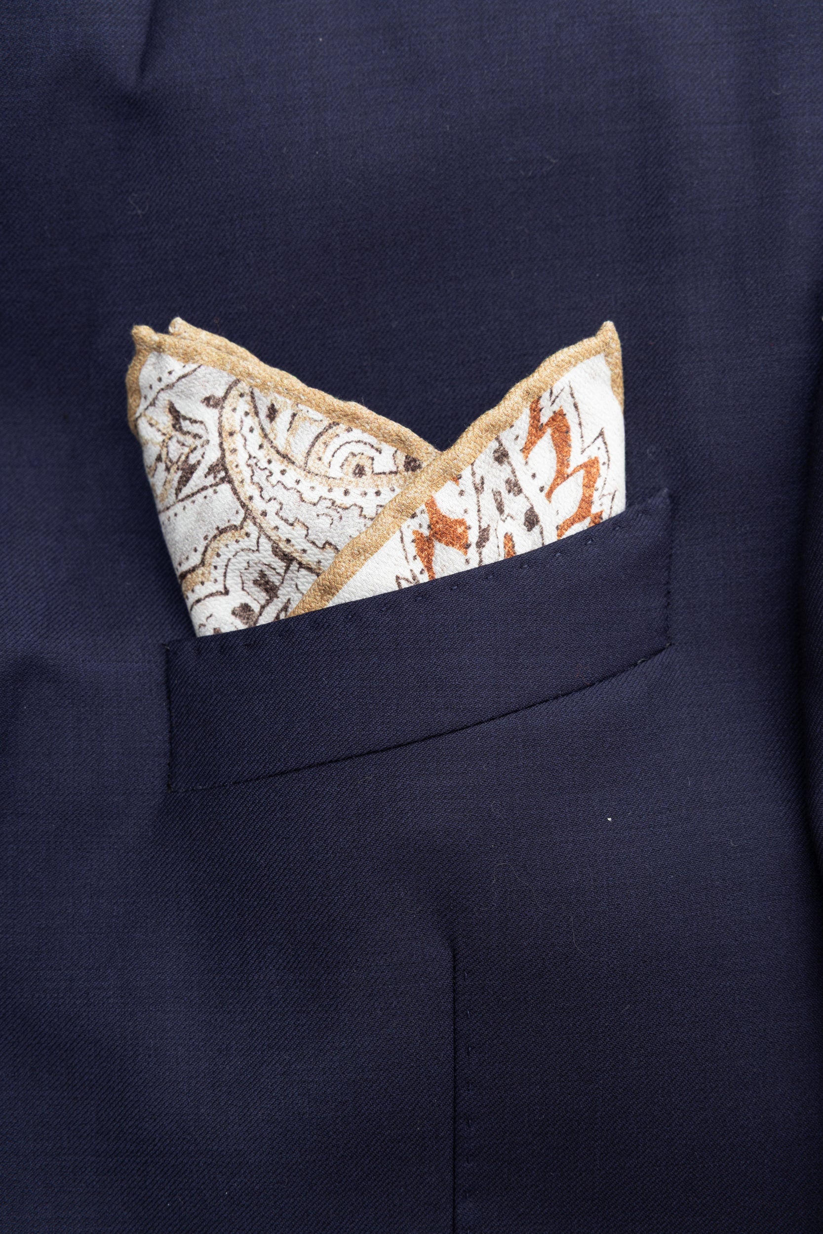 Light patterned pouch in pure silk