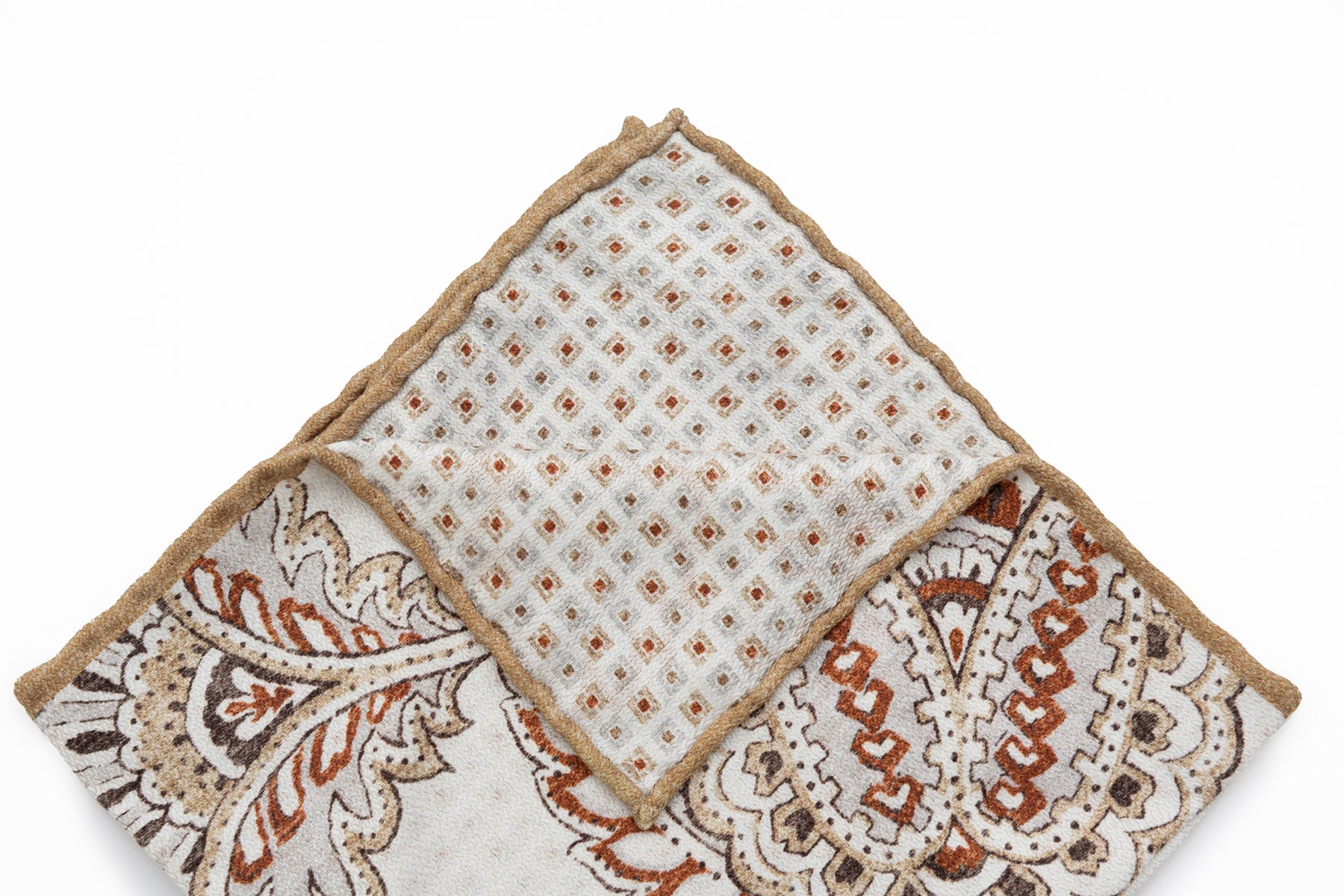 Light patterned pouch in pure silk