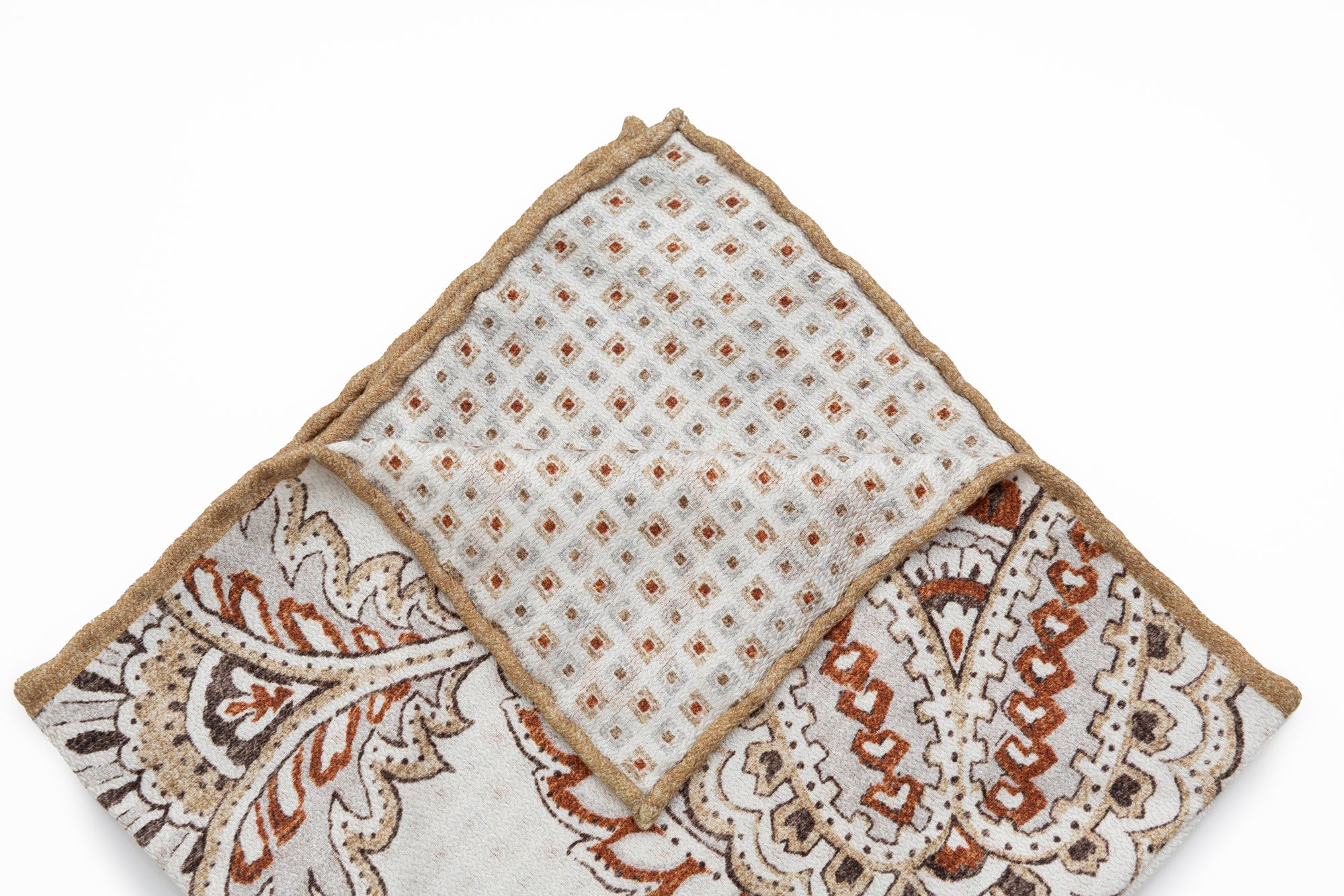 Light patterned pouch in pure silk