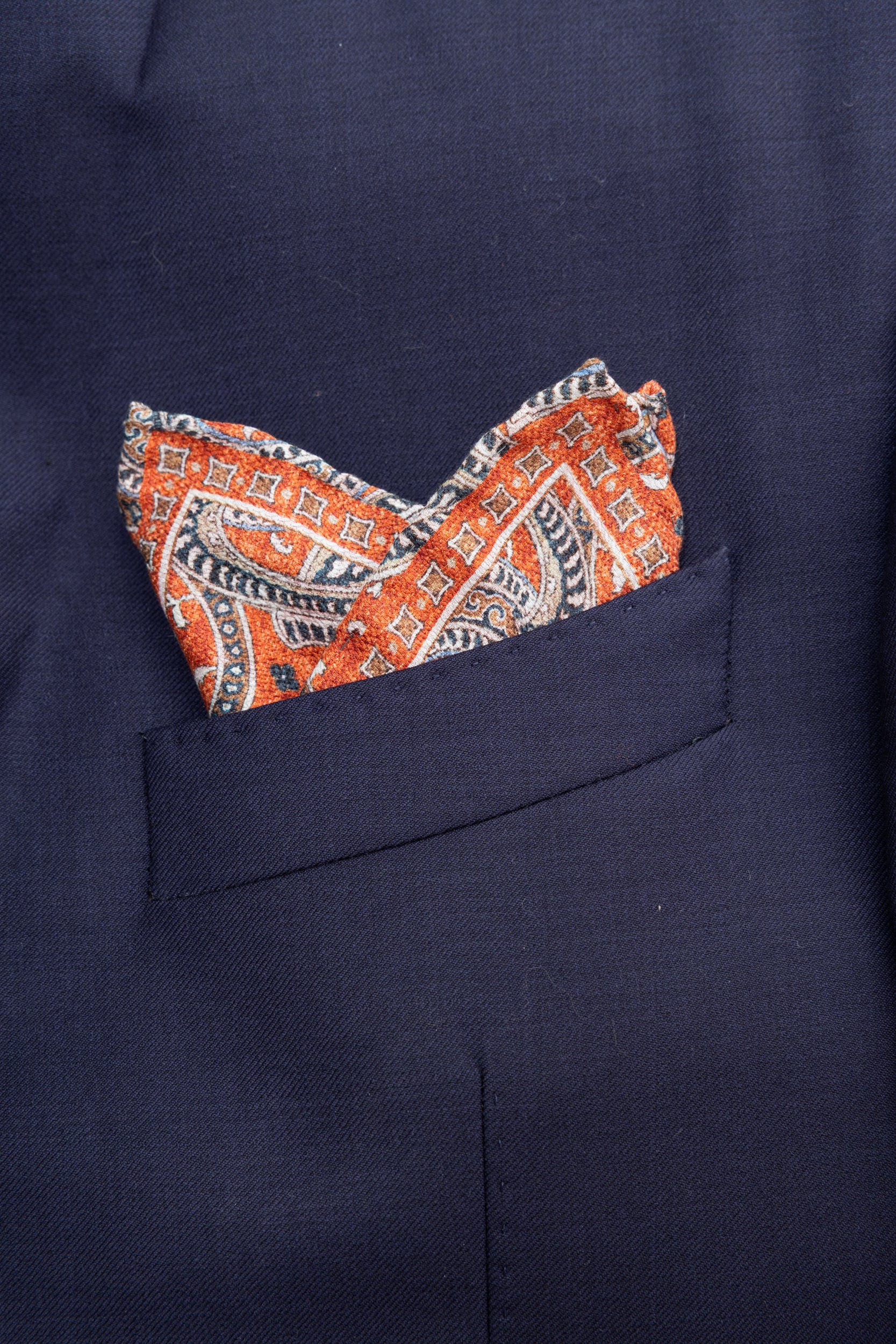Brick-patterned pocket square in pure silk