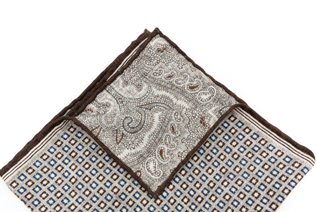 Gray pouch with geometric pattern in pure silk