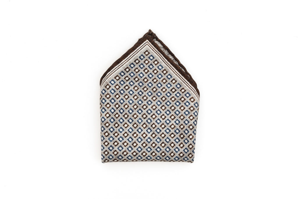 Gray pouch with geometric pattern in pure silk