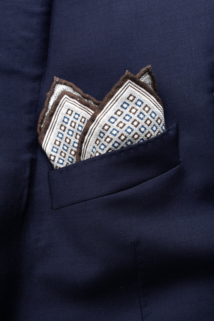 Gray pouch with geometric pattern in pure silk