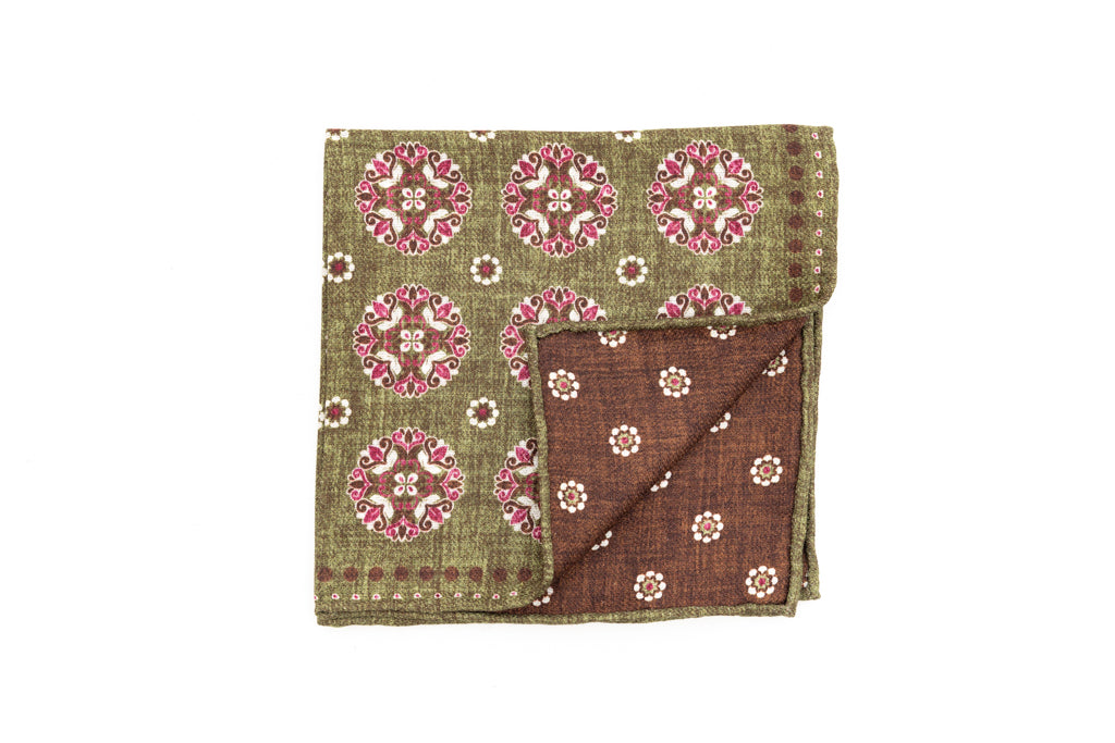 Green pocket square with geometric pattern pure silk