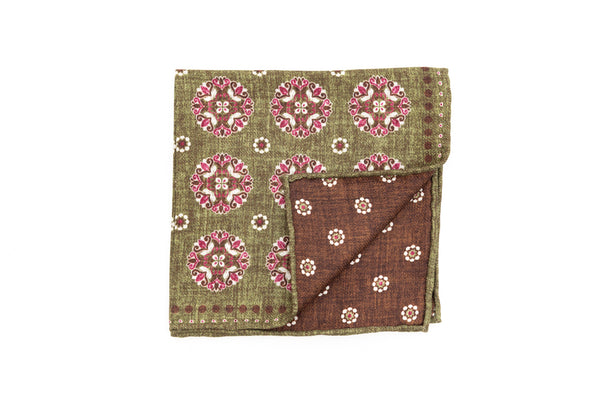 Green pocket square with geometric pattern pure silk