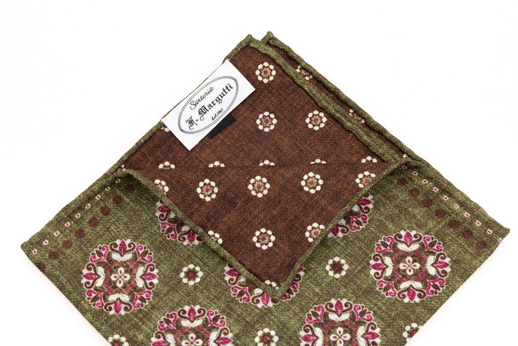Green pocket square with geometric pattern pure silk