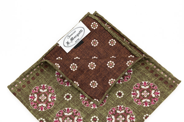 Green pocket square with geometric pattern pure silk