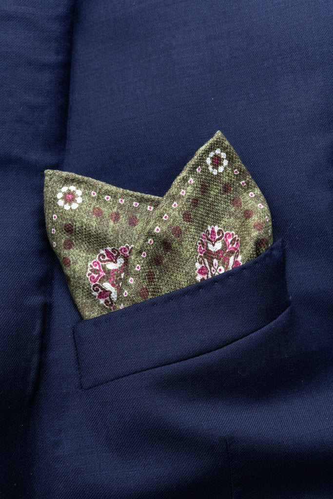 Green pocket square with geometric pattern pure silk