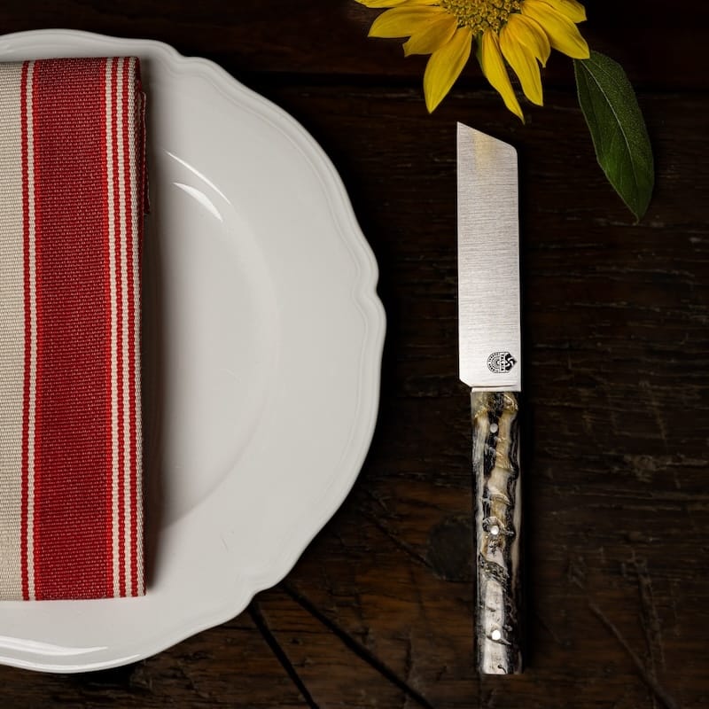 Le couteau basque de table-l'authentique couteau basque traditionnel pour la table.