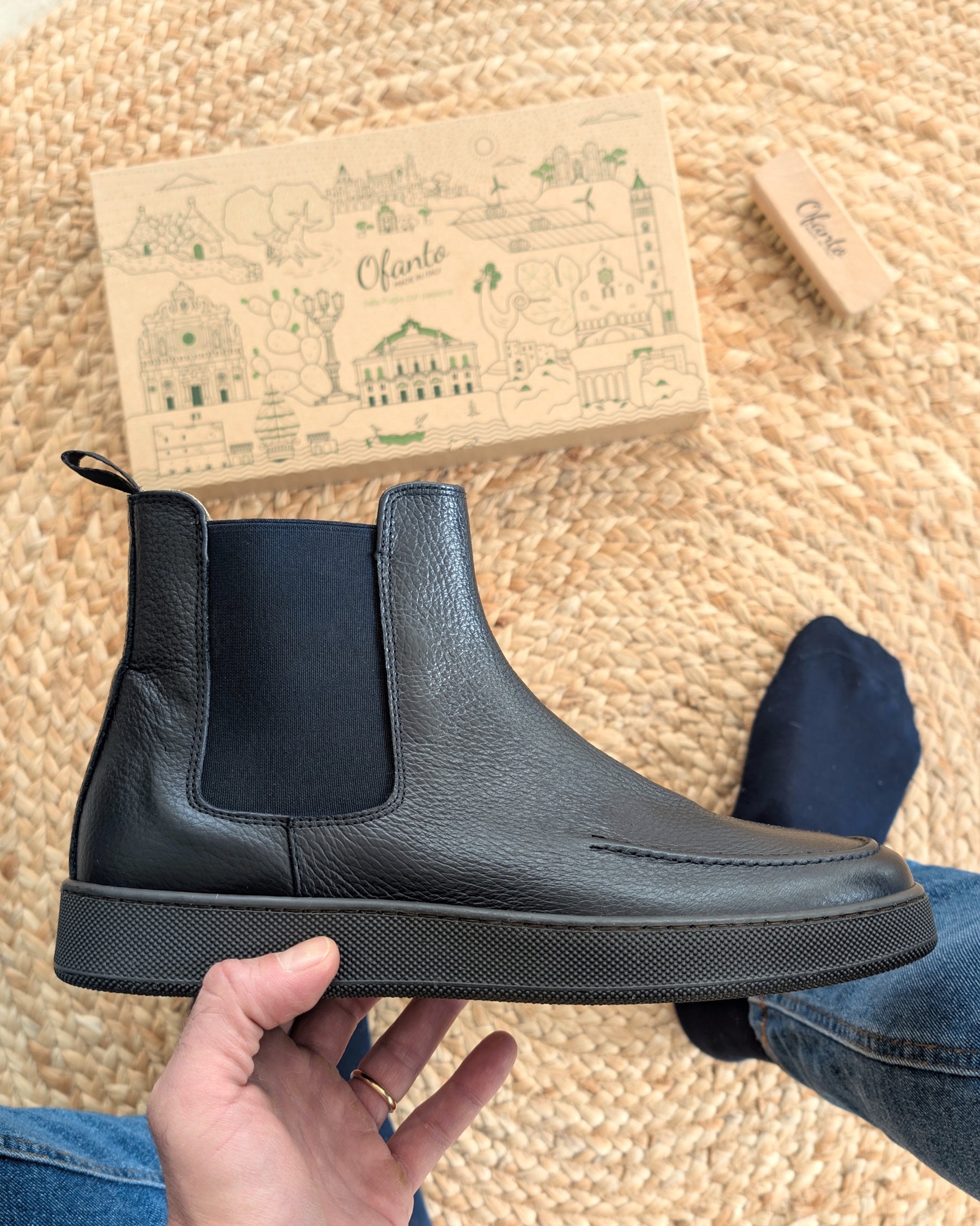 Cortina - Navy Leather