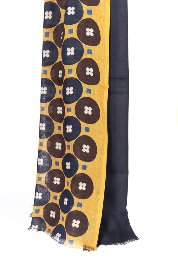 Šal z dvojnim slojem v vzorcu