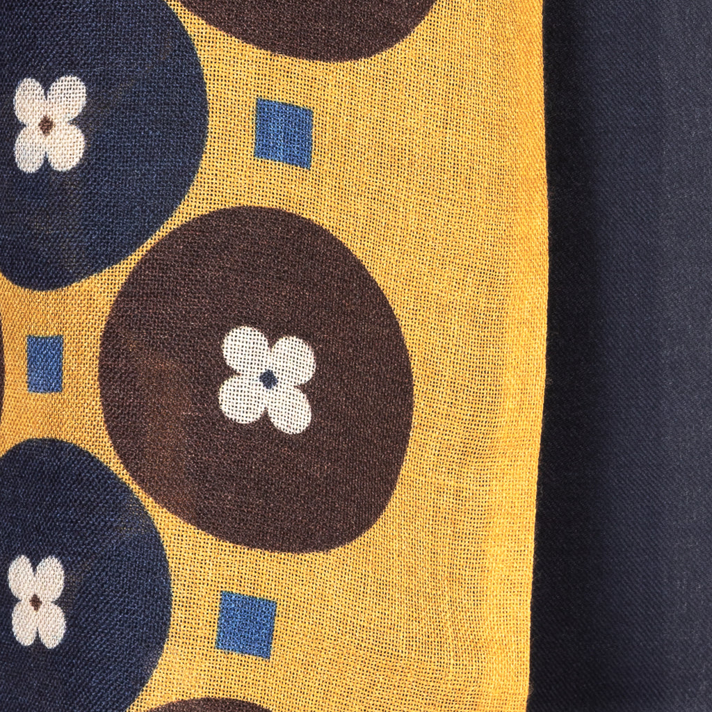 Šal z dvojnim slojem v vzorcu