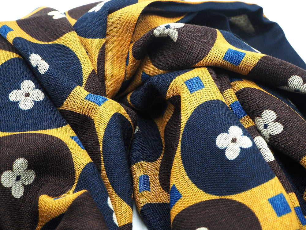 Šal z dvojnim slojem v vzorcu