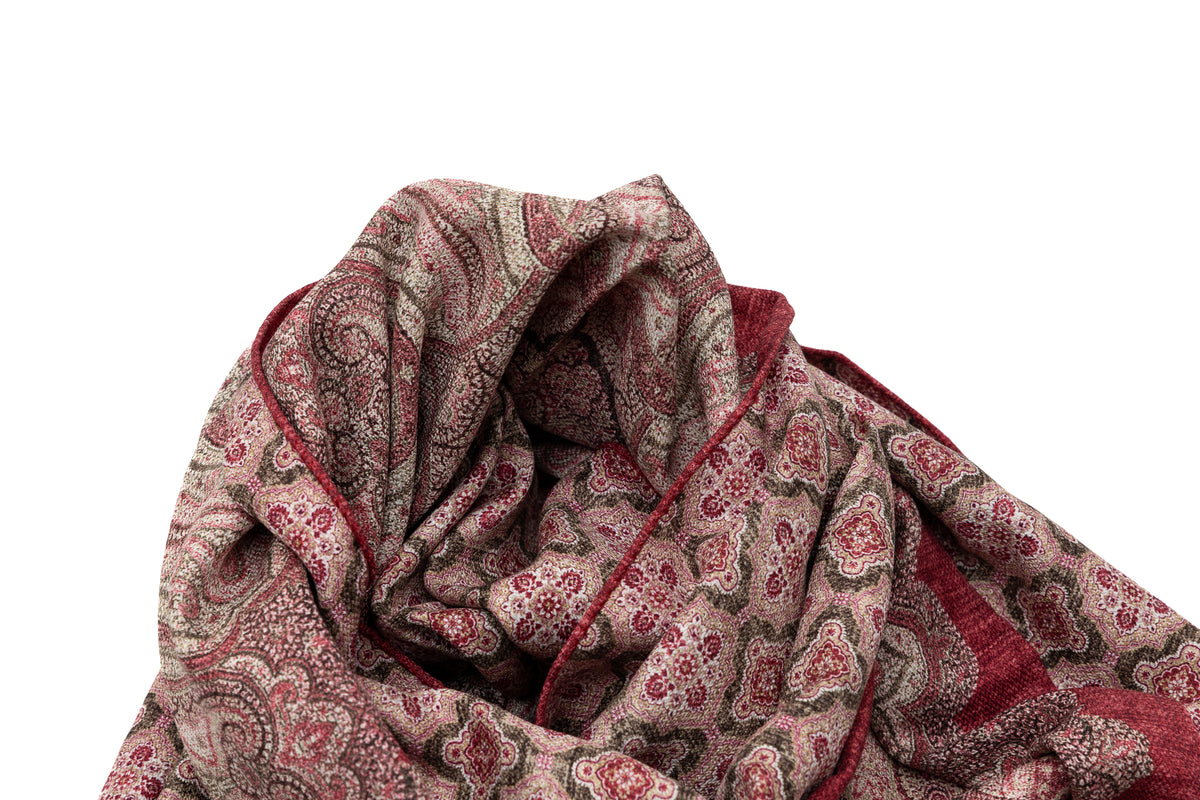 Bufanda de seda 100% con diseño paisley burdeos de doble cara
