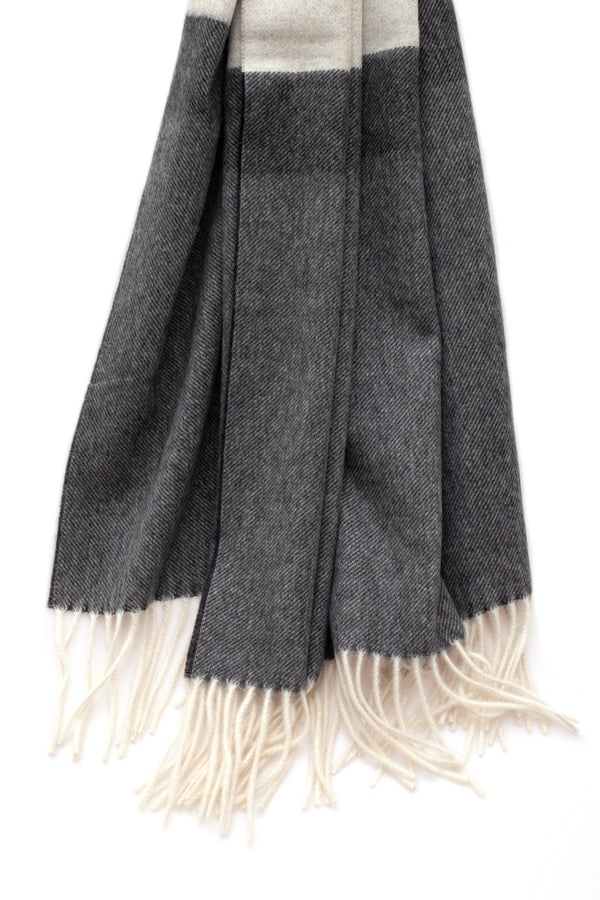 Šal iz kašmirja z resicami