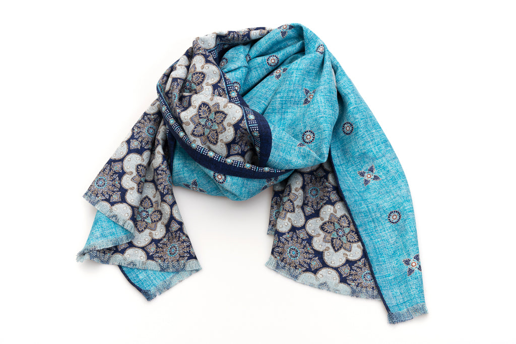 Double-faced scarf with design in pure silk