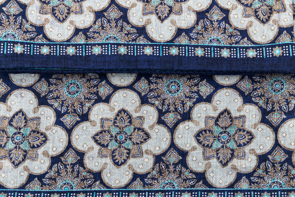 Double-faced scarf with design in pure silk