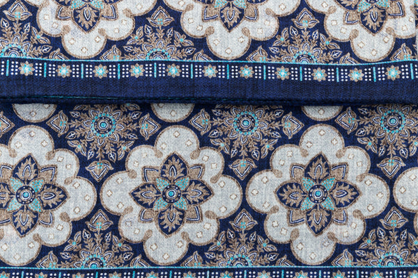 Double-faced scarf with design in pure silk