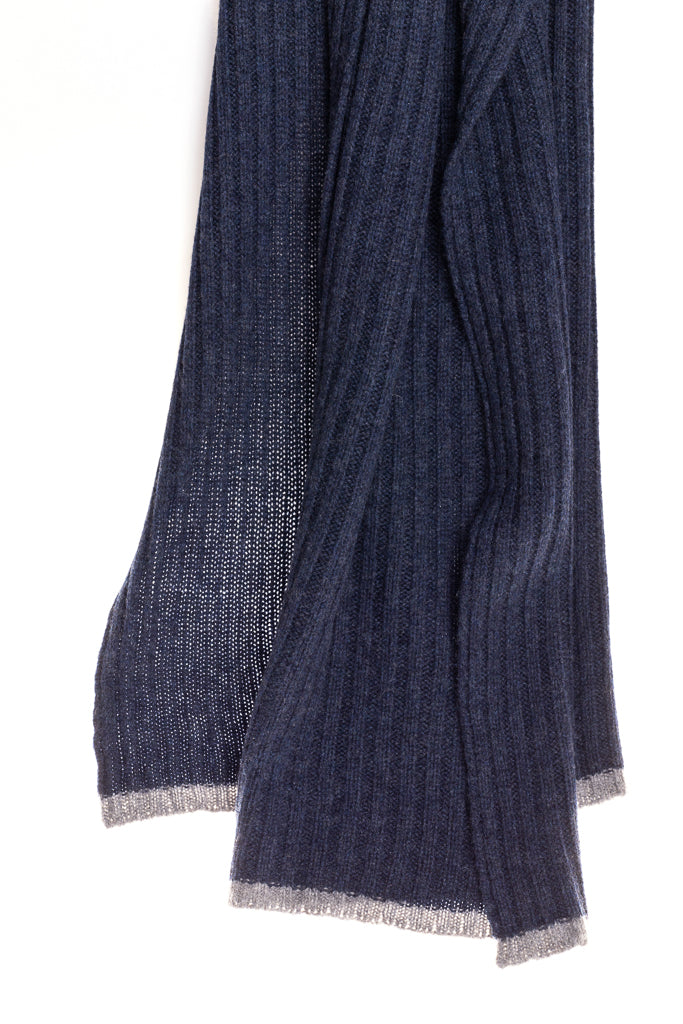 Modri šal z robom iz čistega kašmirja