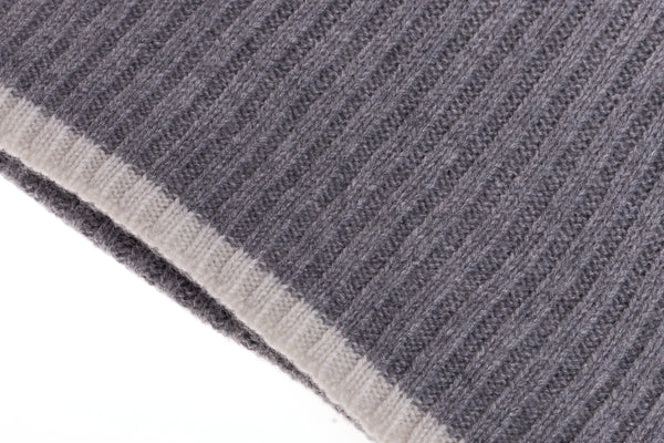 Siv šal z mehkimi kašmirnimi robovi
